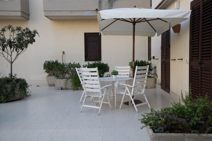 Casa Kaukana With A Courtyard - Marina di Ragusa