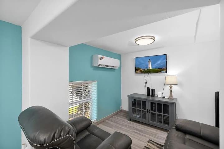 Cozy 2br Downstairs Unit- Great Location- Pets Ok! - South Padre Island