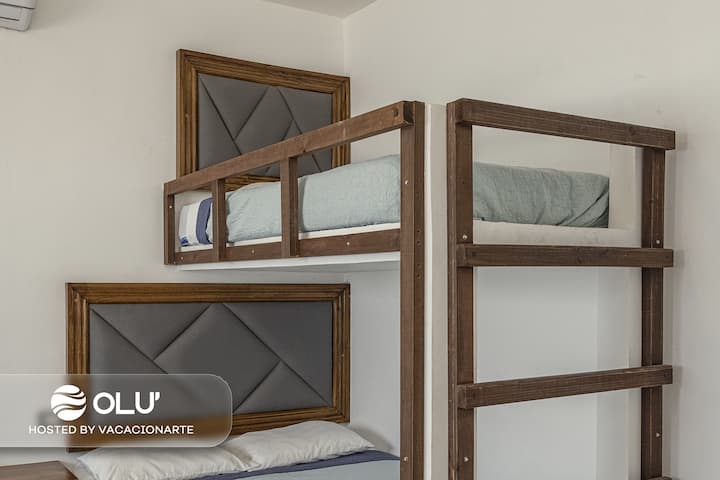 Habitación #2
- 1 cama tamaño queen
- 1 litera con 1 imperial y 1 queen