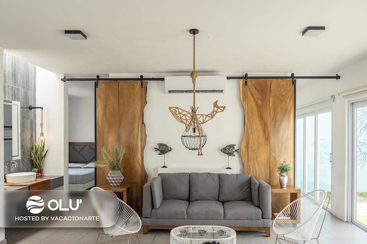 Dentro de la sala encontrarás un sofá cama. 