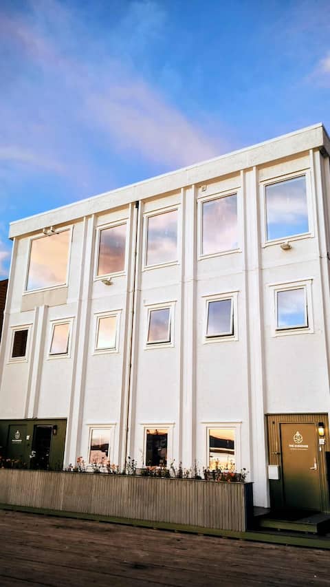 The Icehouse -Best view, fresh Apartment in town