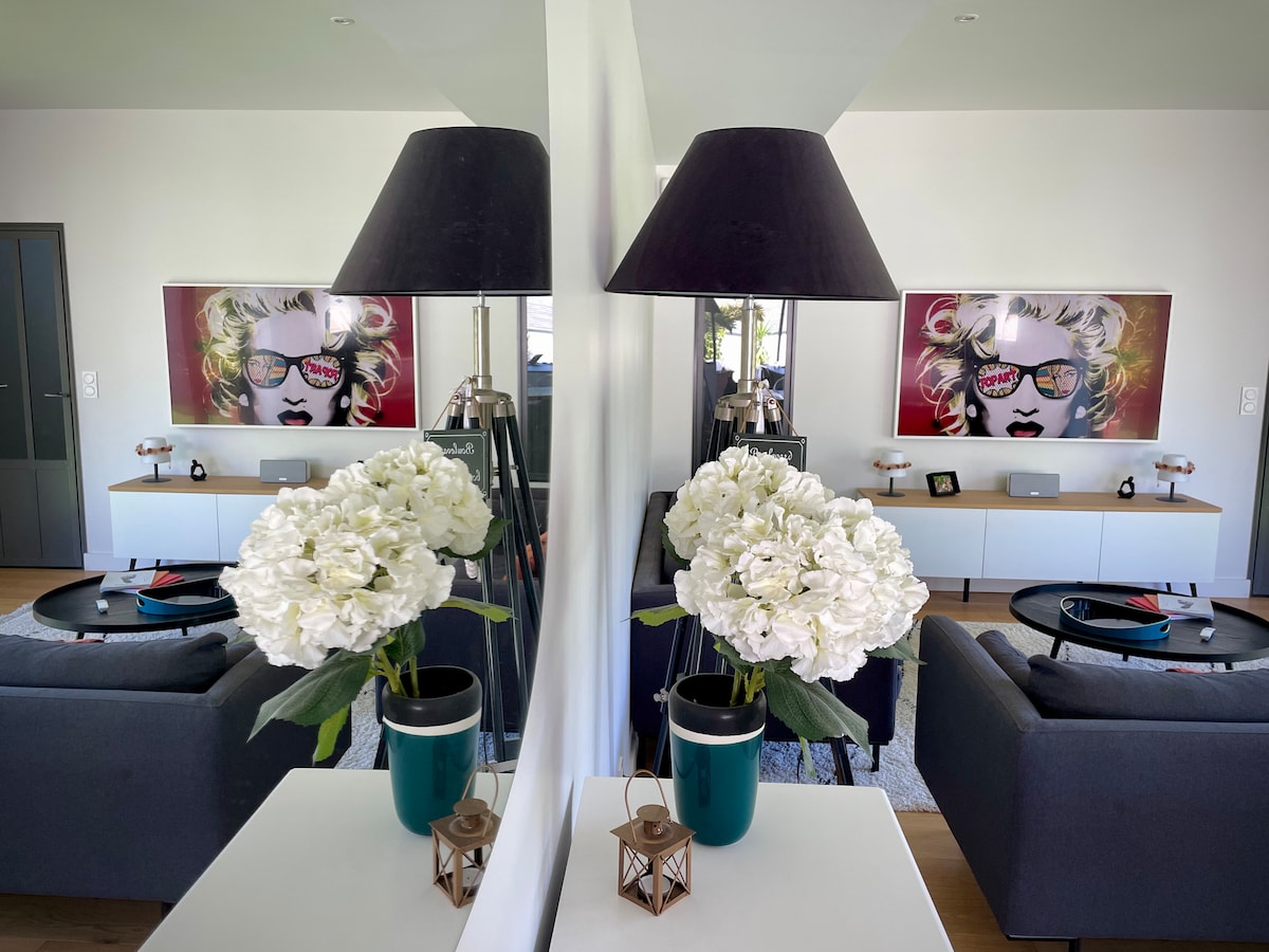 Top Airbnb: Villa Côme: Beautiful villa with pool in Bruges