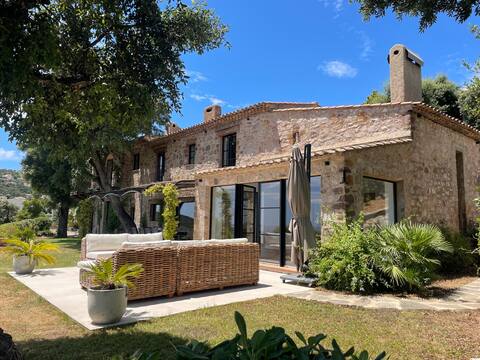 Character villa – 180° sea view – Swimming pool