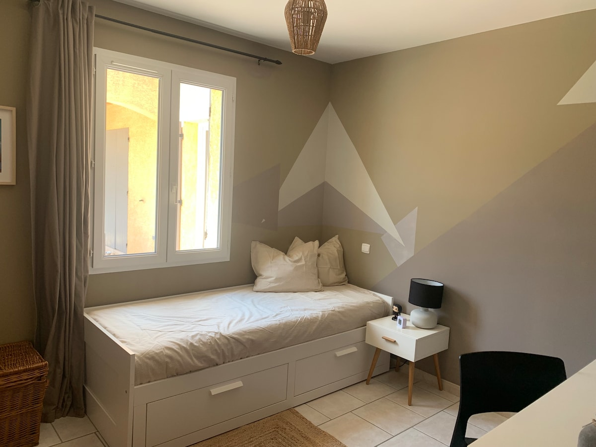 Jednostruki krevet s mogućnošću postavljanja dvostrukog kreveta od 1,60 (ladica)