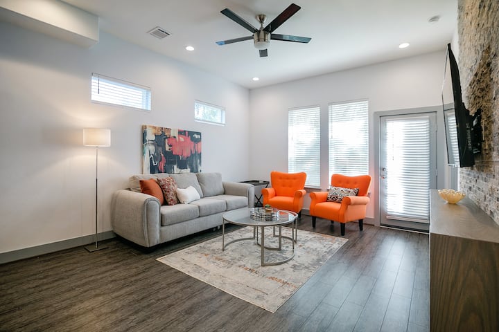 Spacious 15br/15ba Homes • Sleeps 40 • Houston - Houston, TX