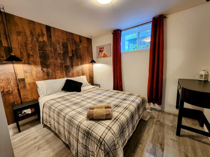 CHALET: basement bedroom (double bed)