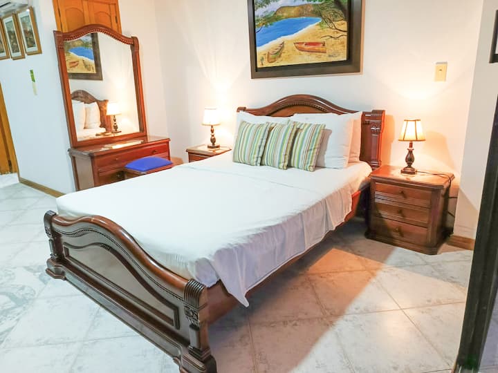 Bračni krevet (širine 125-149 cm) s balkonom i pogledom na ocean