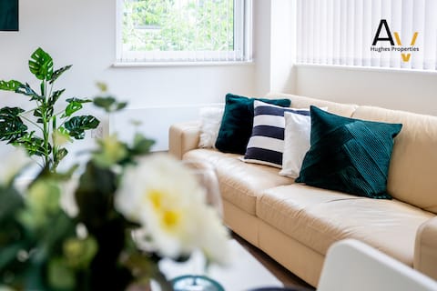Top performing Airbnb: Central Milton Keynes | 2-Bed Apt Near Station in Central Milton Keynes