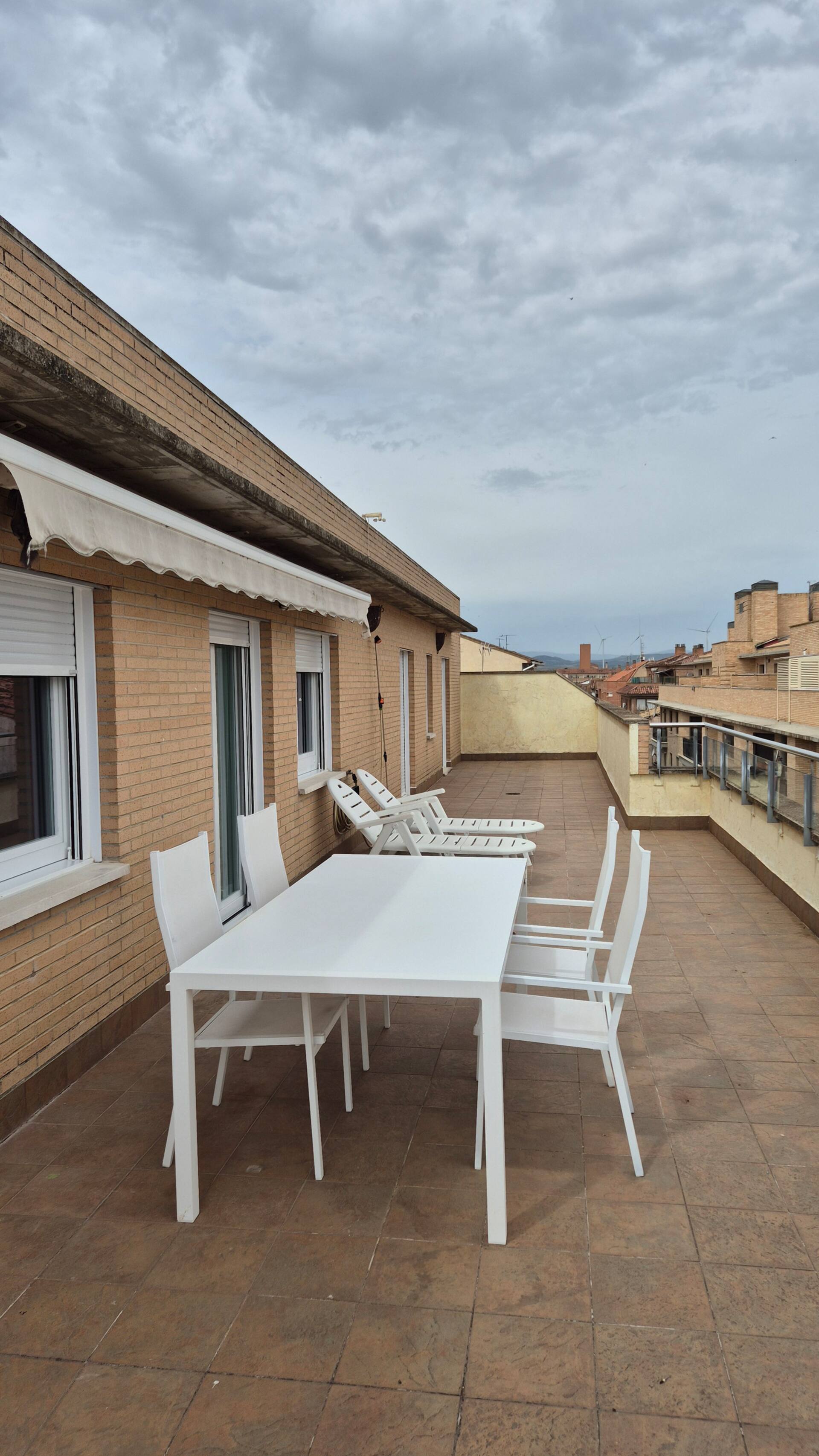 Beautiful penthouse with terrace and garage in the center
