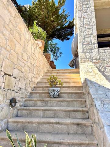 Villa Moonjaï / Spacious / Stunning Sea View gallery image 2