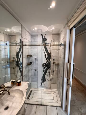 AB Residences-Antique Apartment 2BR/2Bathroms gallery image 4