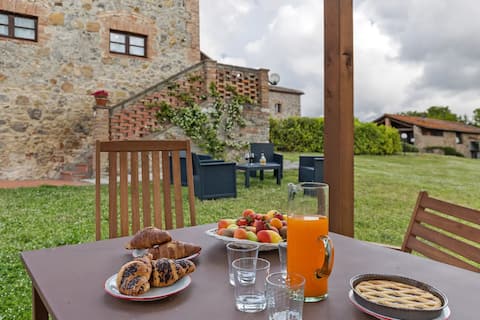 Tuscan house with panoramic views and swimming pool