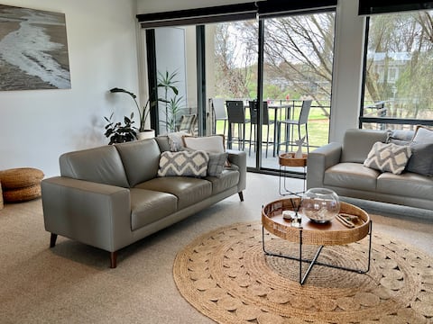 Top performing Airbnb: Torquay Luxe Retreat in Surf Coast Shire