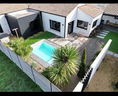 Warm house with pool