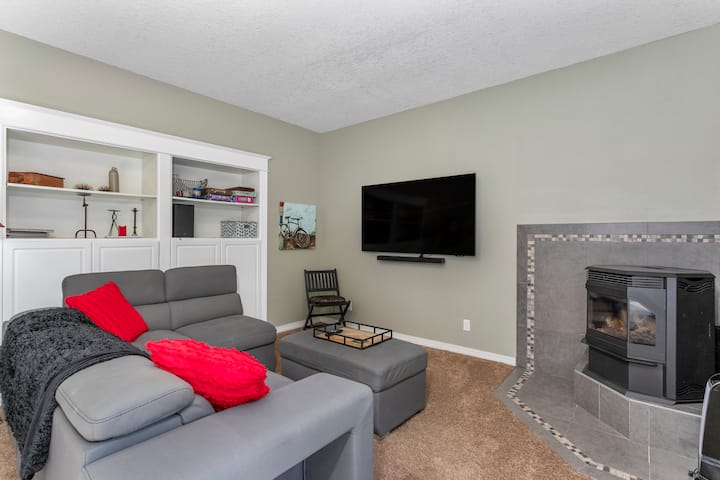 Private One-bedroom Unit With Living Space. - Beaverton, OR
