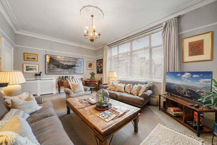 Chic Apartment Retreat Close to Richmond Park gallery image 2