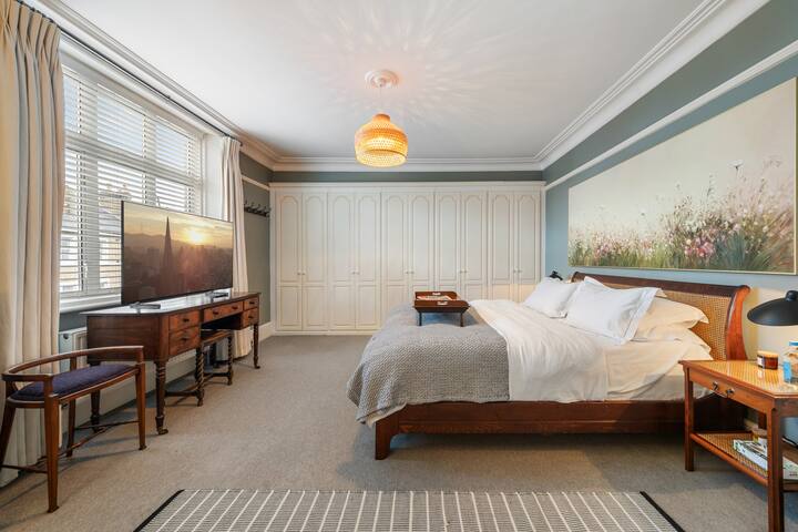 Chic Apartment Retreat Close to Richmond Park gallery image 5