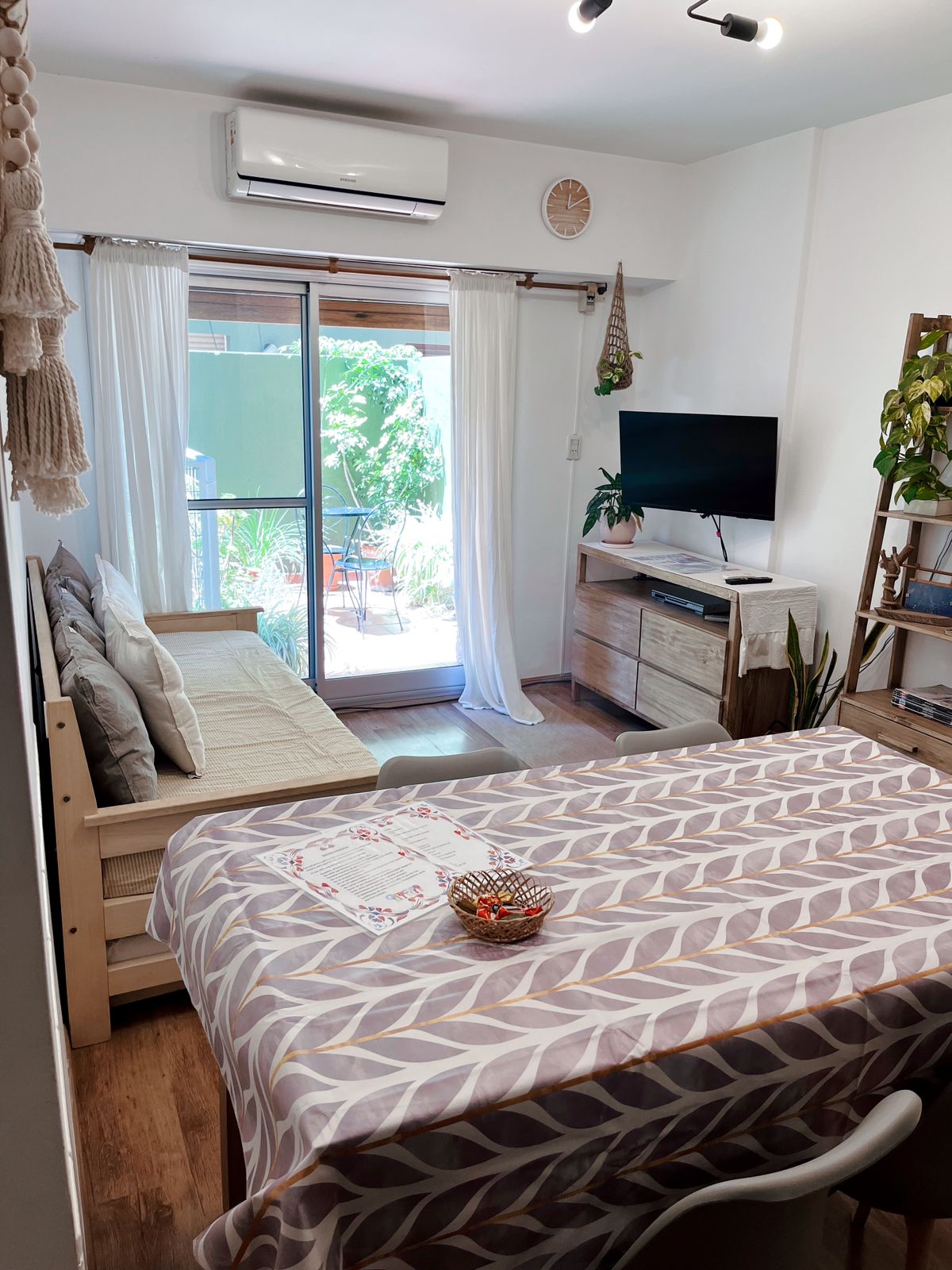Top Airbnb: Downtown Apt. with patio 6 pax with garage 1 block in Partido De La Plata