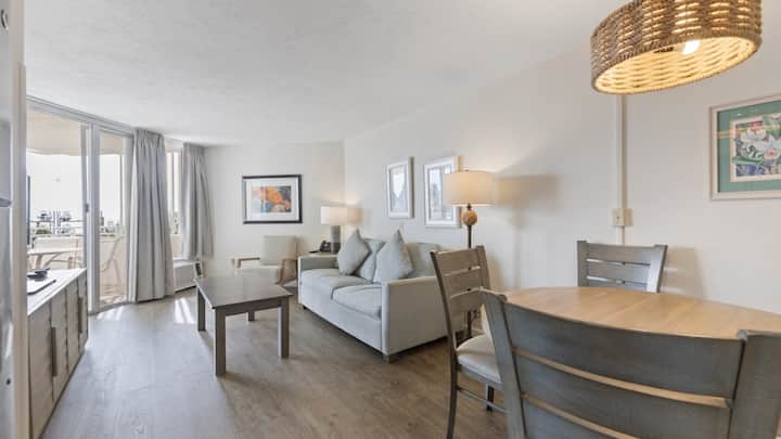 First Floor Coastal Escape | Restaurant Onsite - Islamorada