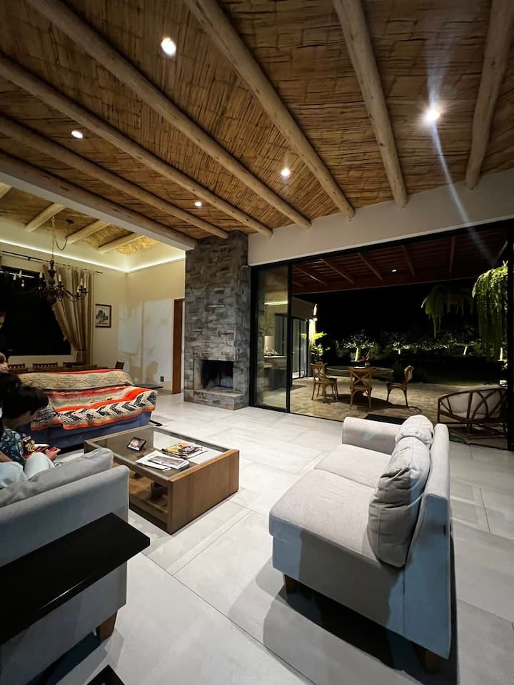 Piscina Temperada. Casa De Campo En Condominio - Santa Eulalia