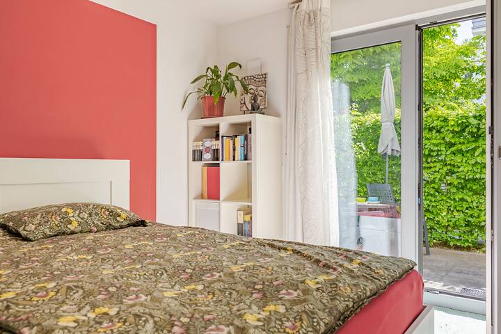 10 min to beerfest. New 2 bedroom apt inc. parking gallery image 4