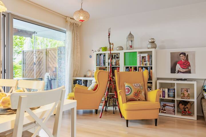 10 min to beerfest. New 2 bedroom apt inc. parking gallery image 2