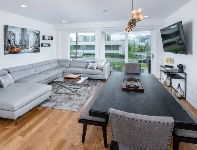 The Skyline @ The Gulch | Pool + Broadway Views gallery image 5