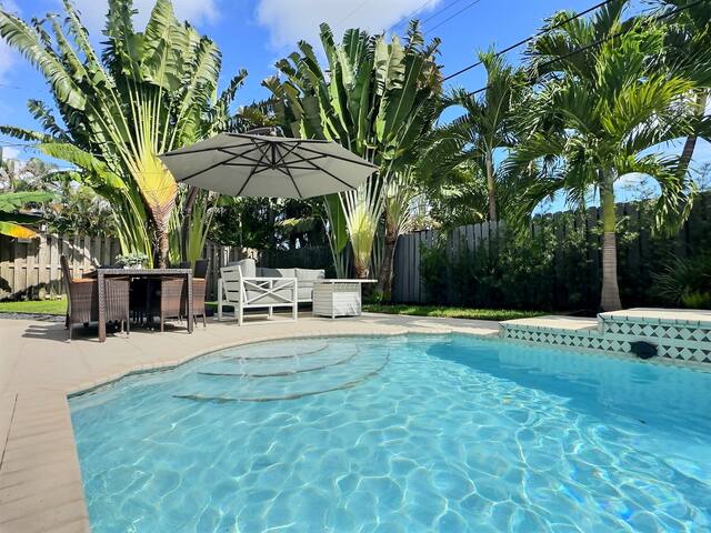 Luxurious villa with exotic pool Fort Lauderdale gallery image 2