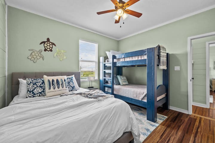 One Queen bed and one twin bunk bed.