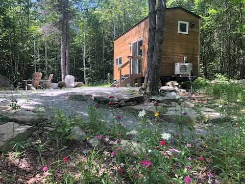 Trailside Stays- Tiny House in the Woods-Chickadee