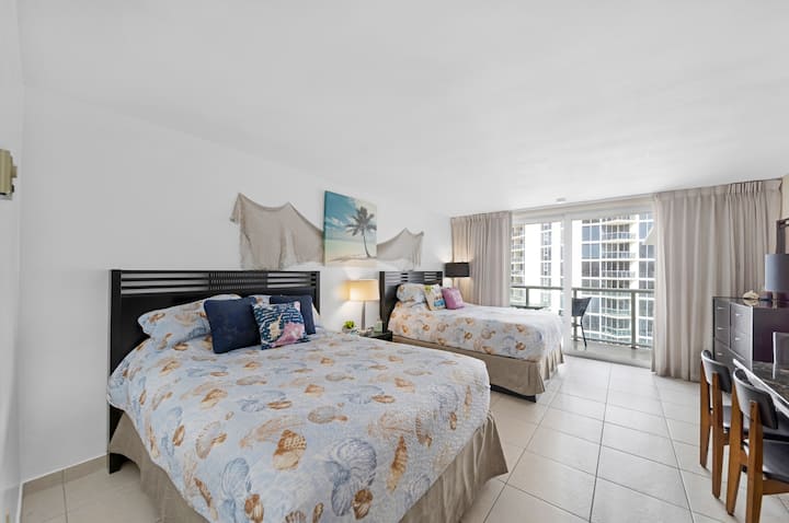 Oceanfront Studio With Balcony, Ocean & City Views - Sunny Isles Beach
