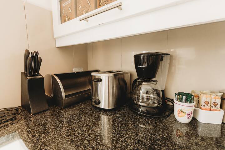 2-Bed Seaview Apartment, Steps from the Beach gallery image 4