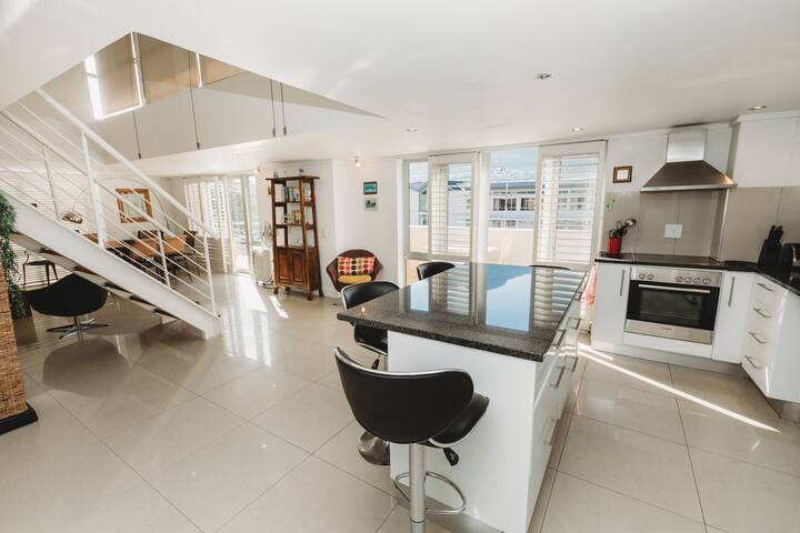 2-Bed Seaview Apartment, Steps from the Beach gallery image 2