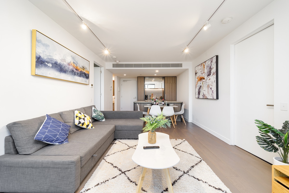 Top Airbnb: Chic 51F CBD Retreat.2BR. 2Bath. 6Pax.FreeCarpark in Carlton