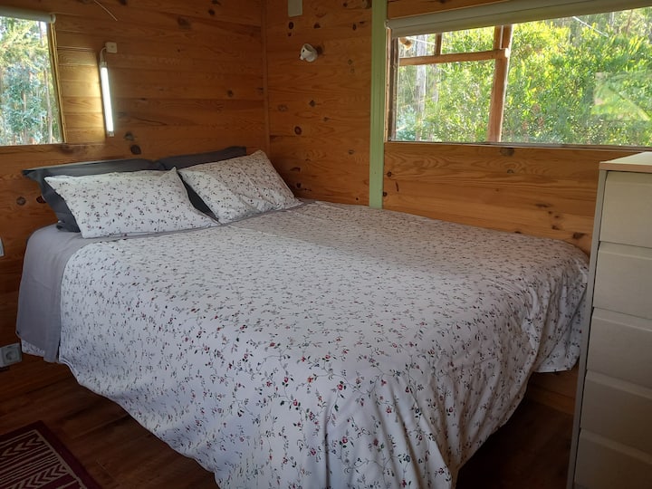 Cama doble - 140x190
Todas las ventanas tienen cortinas opacas