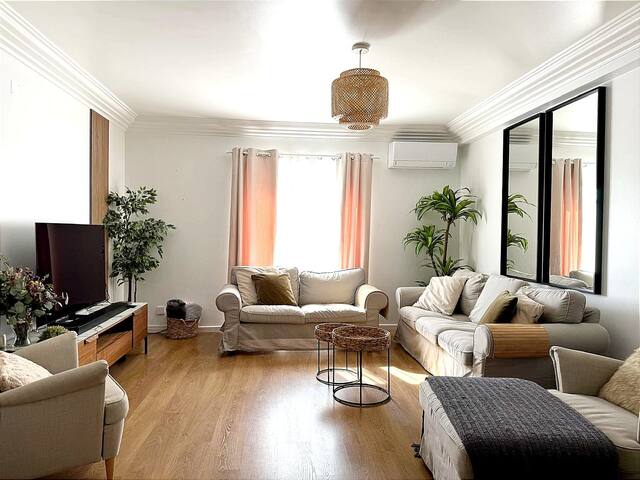 Cascais House with heated Pool Garden & Parking gallery image 2