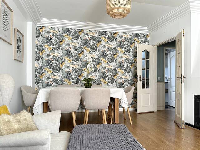 Cascais House with heated Pool Garden & Parking gallery image 3