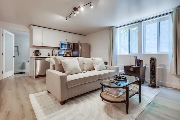 Luxury Remodel – Walk To Beach & 3rd St Promenade - Santa Monica, CA
