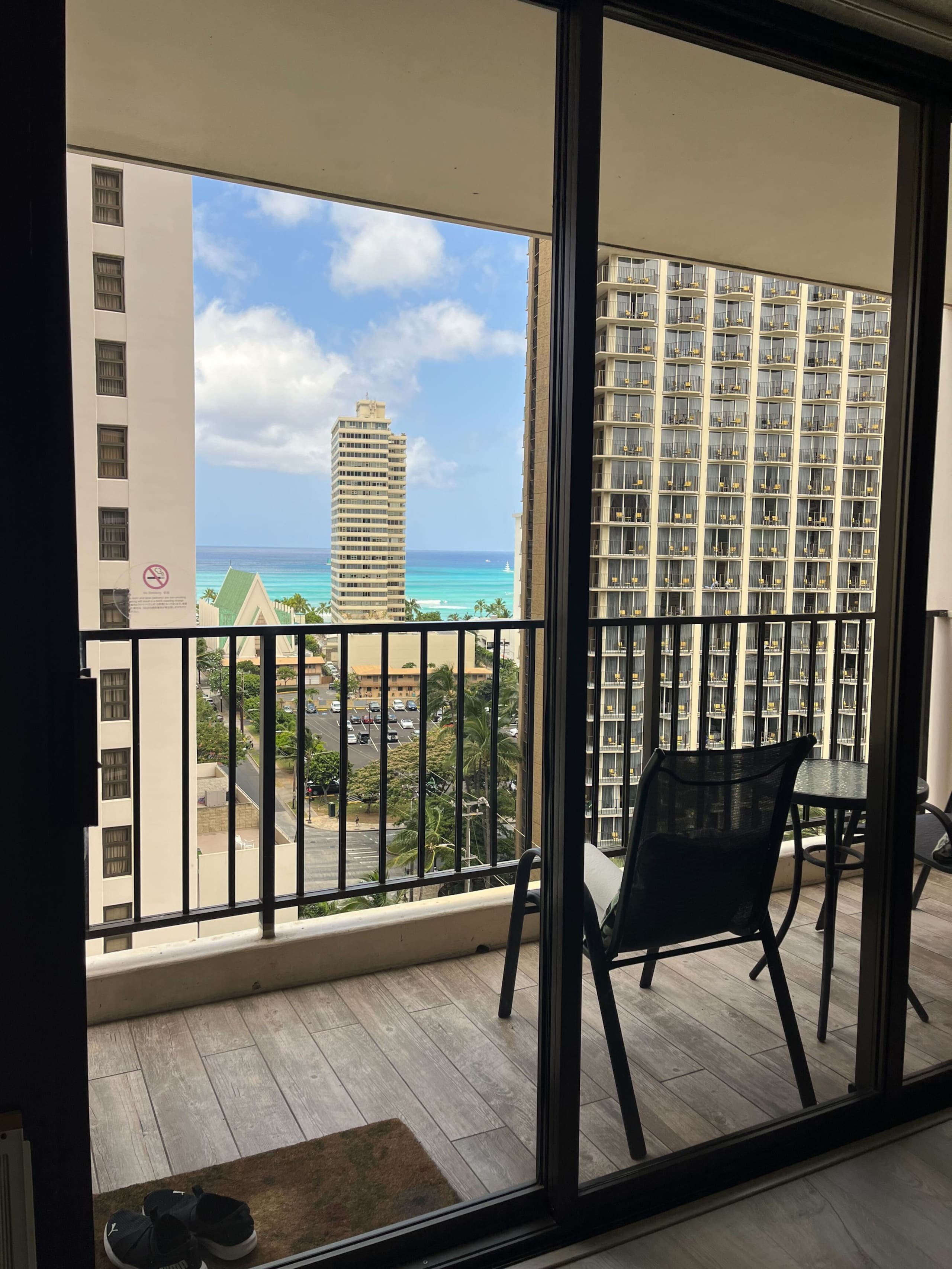 Condo in Honolulu · ★4.89 · 1 bedroom · 3 beds · 1 private bath - Image 11