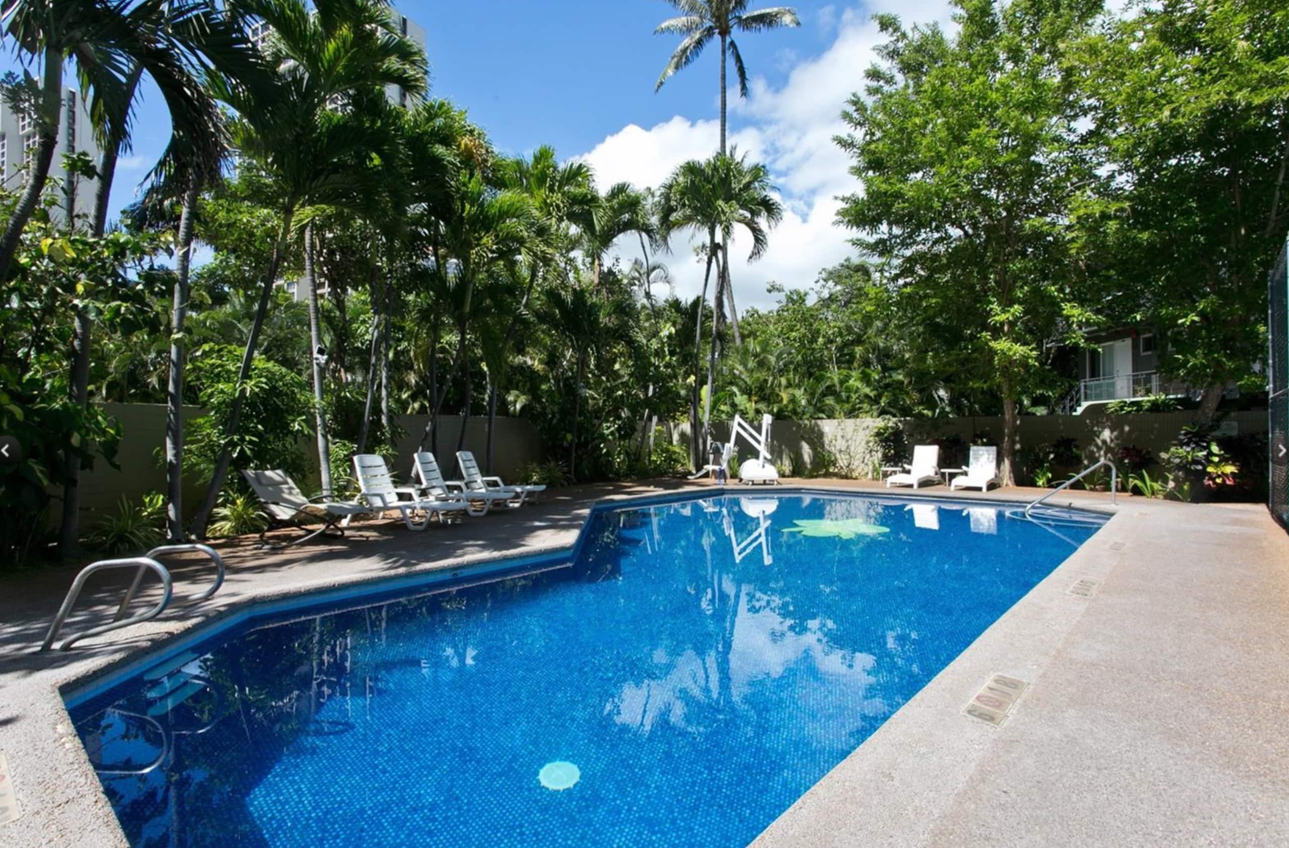 Condo in Honolulu · ★4.86 · Studio · 2 beds · 1 private bath - Image 8