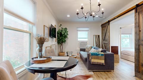 Top performing Airbnb: Stylish Sojourn ~WestU|Bellaire|NRG|TMC|Galleria in Braeswood