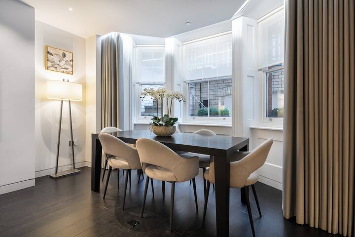 The MayFair Residence Super King Luxury VIP gallery image 4