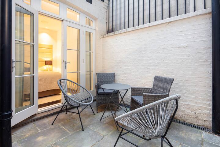 The MayFair Residence Super King Luxury VIP gallery image 5