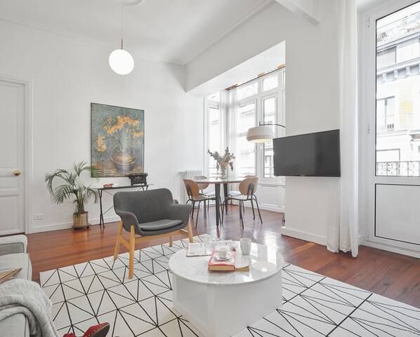 Exclusive, center-best location, 2min Concha beach gallery image 2