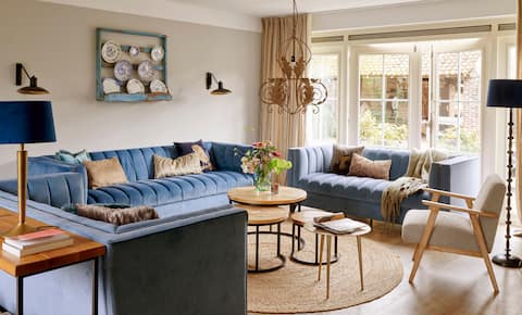 Wonderful 12 p. family Vacation home