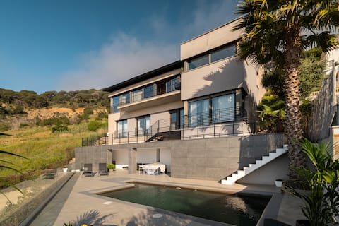 Unwind and Relax | 4 BR villa | Fantastic views