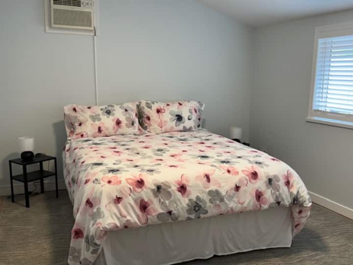 Queen bedroom with AC!