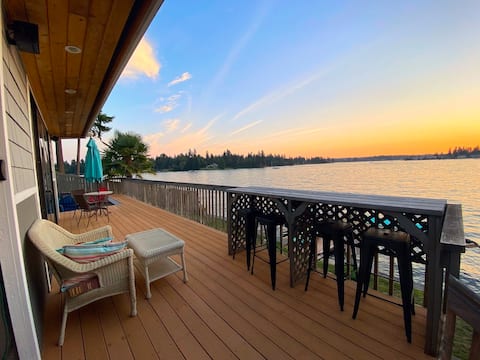 Lakeside Tropical Retreat-Private Cabin w/Tiki hut