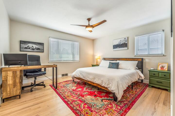 City Park Modern Escape | 5BR Family/Pet Friendly gallery image 4