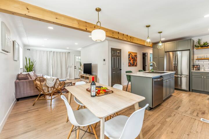 City Park Modern Escape | 5BR Family/Pet Friendly gallery image 3